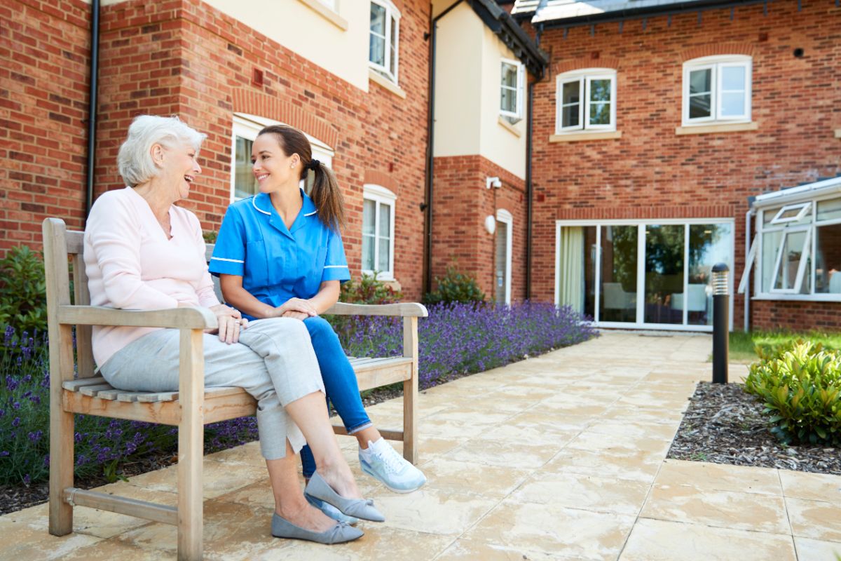 The Difference Between a Nursing Home and Assisted Living